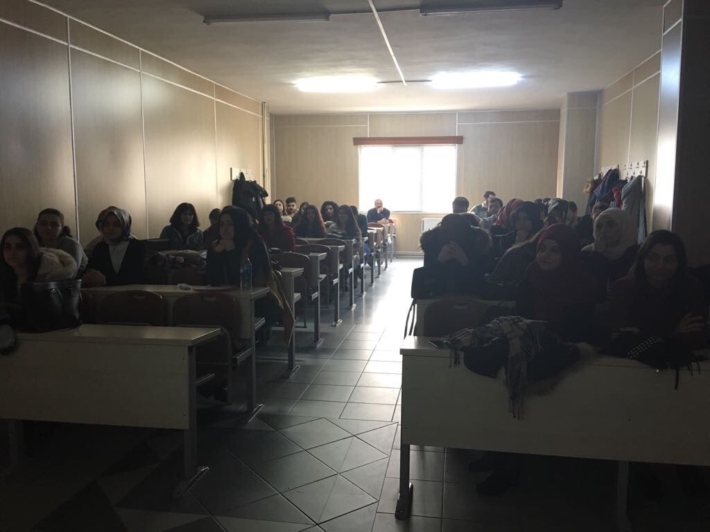 ushok2017's tweet photo. İstanbul Gelişim Üniversitesi Sosyal Hizmet Bölümü Öğrencilerini KURULTAY'ımız Hakkında bilgilendirdik. https://t.co/Vx69Fggp5X