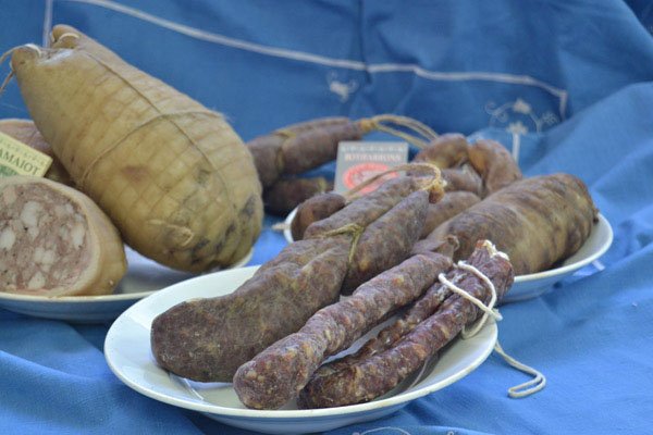 ¿Tienes pensado hacer una barbacoa 🔥🍗 🍖este fin de semana?Acércate a nuestra tienda en #Felanitx y mira los productos que tenemos 😋