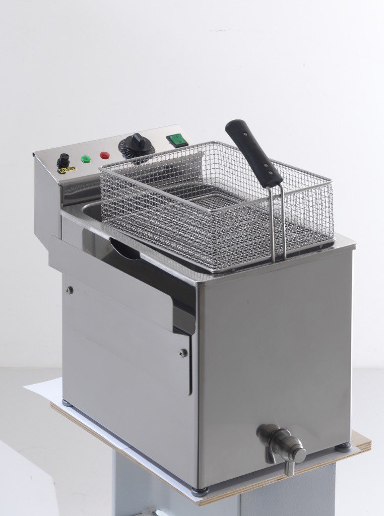 ANGELODELLOCHEF's tweet photo. Da @ANGELODELLOCHEf vieni a scoprire la nuova #friggititrice a bassa cottura #MagicCooker.
#FrittoAsciutto #CiboSano #RisparmioEnergetico https://t.co/9g7pIxTl64