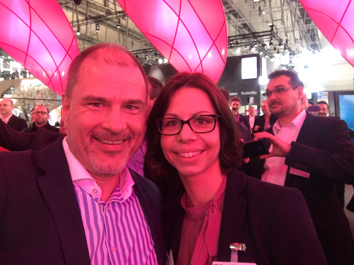 FBu0406's tweet photo. #FaceMagenta https://t.co/7ike3c5jug