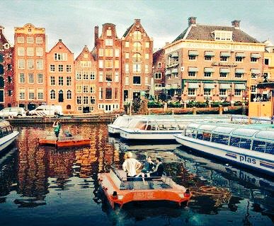 AimeeAzheng's tweet photo. When objects talk back to us they tell us unexpected stories #sydneycitytalks #tempinfrastructure #selfdrivingboats #senseablecitylab #MIT https://t.co/PmlAI9OmDH
