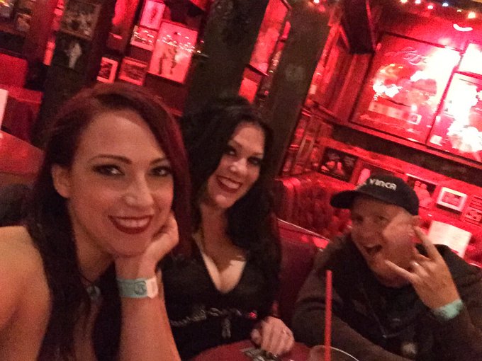 What an amazing night of performing, capped off by the @rainbowlive @feralvinca @Sloane_FV @Dave_FV Thank<a href="/tag/psk"class="tags"><span>#psk</span></a><a href="/tag/getyoasshere"class="tags"><span>#getyoasshere</span></a>