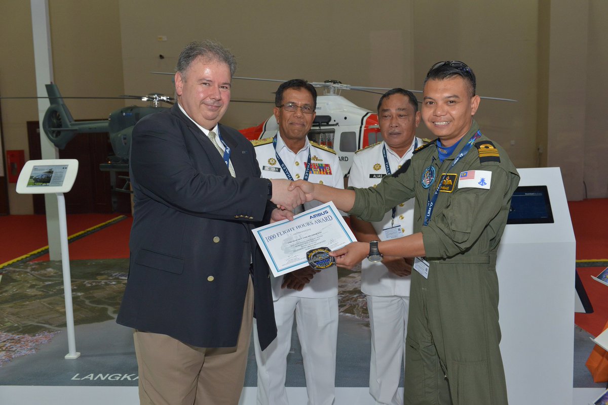 AirbusHeli's tweet photo. Excellence awards in Fennec #AS555 helicopters availability presented to Royal Malaysian Navy @tldm_rasmi #LIMA17 https://t.co/yoI8aATK3Y https://t.co/1Tqc1UQn2D