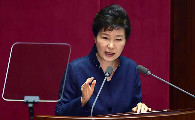 AIT_Online's tweet image. Ousted South Korean President faces prosecutors: goo.gl/oMyi7Z