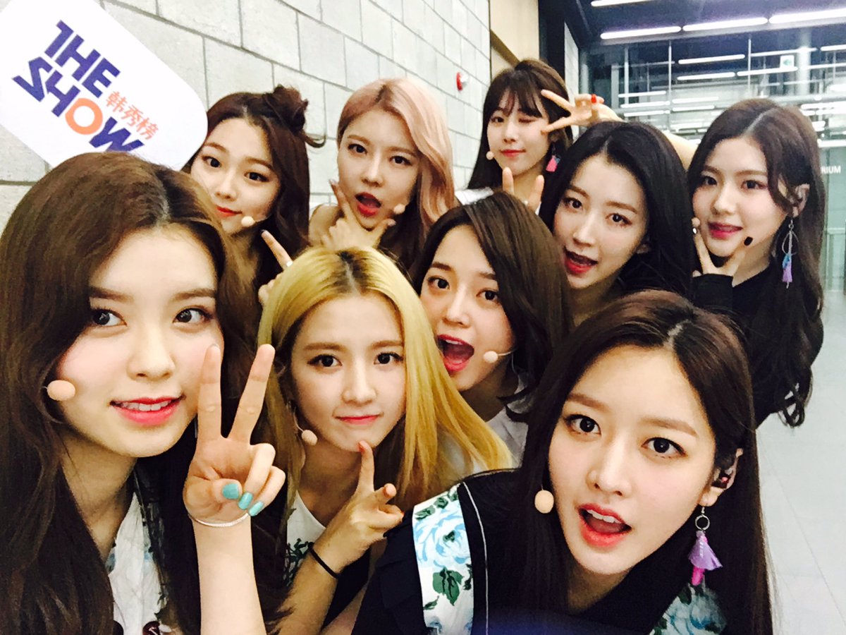 theshow_offcl's tweet photo. 세상 사람들이 우리 #구구단 세상 제일 예쁘고 오늘처럼 세상 귀엽기까지 한 거 모두 다 알게 해주세요😭💕ヽ(*´∀｀)ﾉ
#더쇼 #THESHOW #THESHOW韩秀榜 https://t.co/JbL1JYvrQD