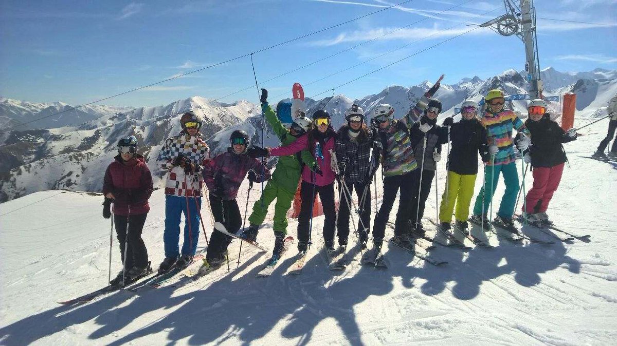LpoA_Fournier32's tweet photo. Rétroviseur stage de ski #epsdecomplement #enseignementexploration https://t.co/cUwZ1UyNbv