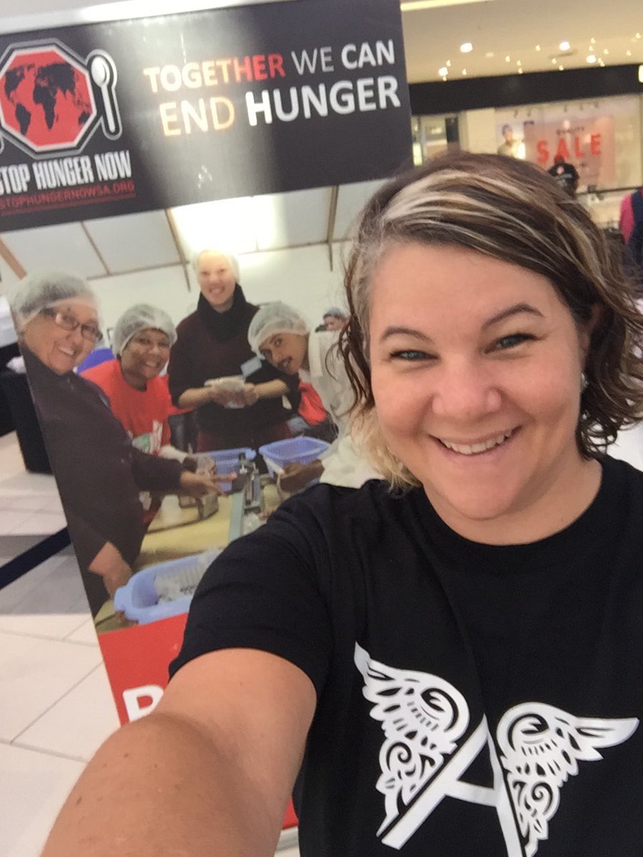 Heidiloubser's tweet photo. @stophungernowsa #HumanRightsday #ctangels First shift packed 12 528 meals!! Woohoo https://t.co/9QJvPg2SgW