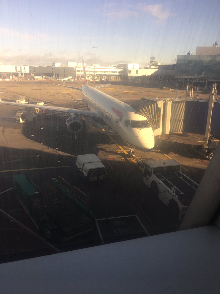 robertmurphy110's tweet photo. @AerLingus another 2 weeks pass and still no response from my AerClub disaster. I've no option but to start flying with other airlines! https://t.co/A8oHinTL7R