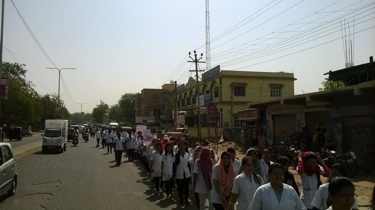 devMalaviya's tweet photo. @ChaudhryShankar @vijayrupanibjp @CMOGuj @JPNadda @PMOIndia 1200 Bhuj students' rally in favour of Common counselling without Uni preference https://t.co/Gj2Ntk13NS