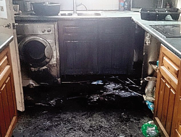 ElecSafetyFirst's tweet image. We often see reports of #dishwasher fires in the news. Here&apos;s our advice to keep you and your loved ones safe goo.gl/HpibPK