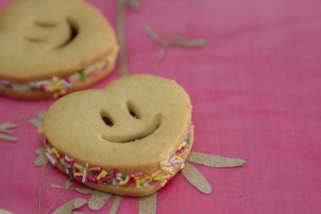 <a href="/DeliciousKirby/">Delicious_Kirby</a> <a href="/amberkirby1978/">amber kirby</a> #twitterbakealong #deliciousgifts sharing the love my darlings #jammydodgers #cancersupport  #smileyfaces