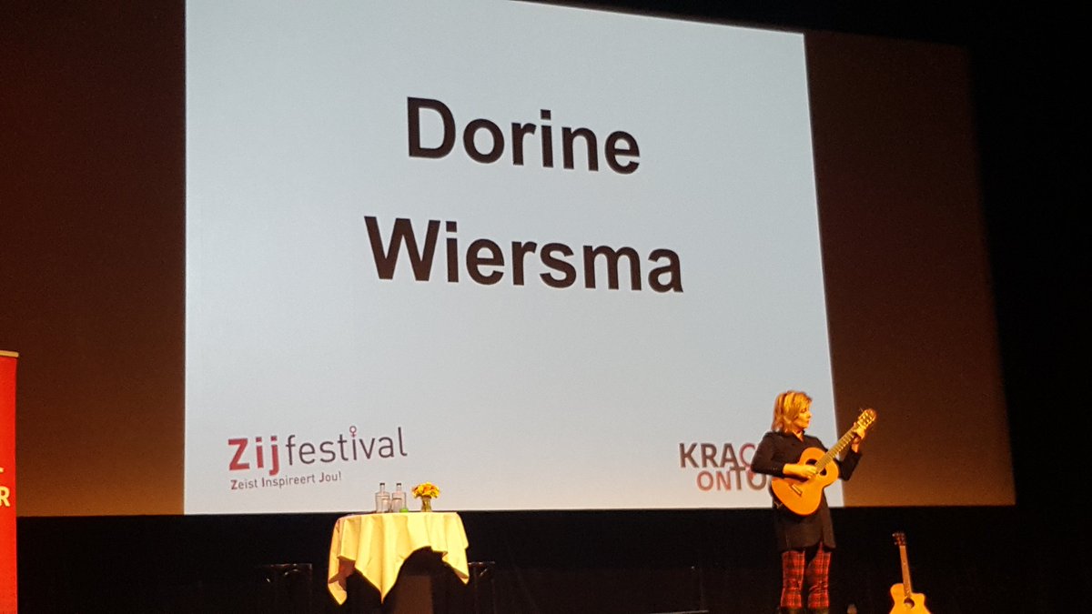 Werkcafe's tweet photo. Zeister cabaretière Dorine Wiersma inspireert het publiek #zijfestival @Krachtontour https://t.co/HADiwItAPo