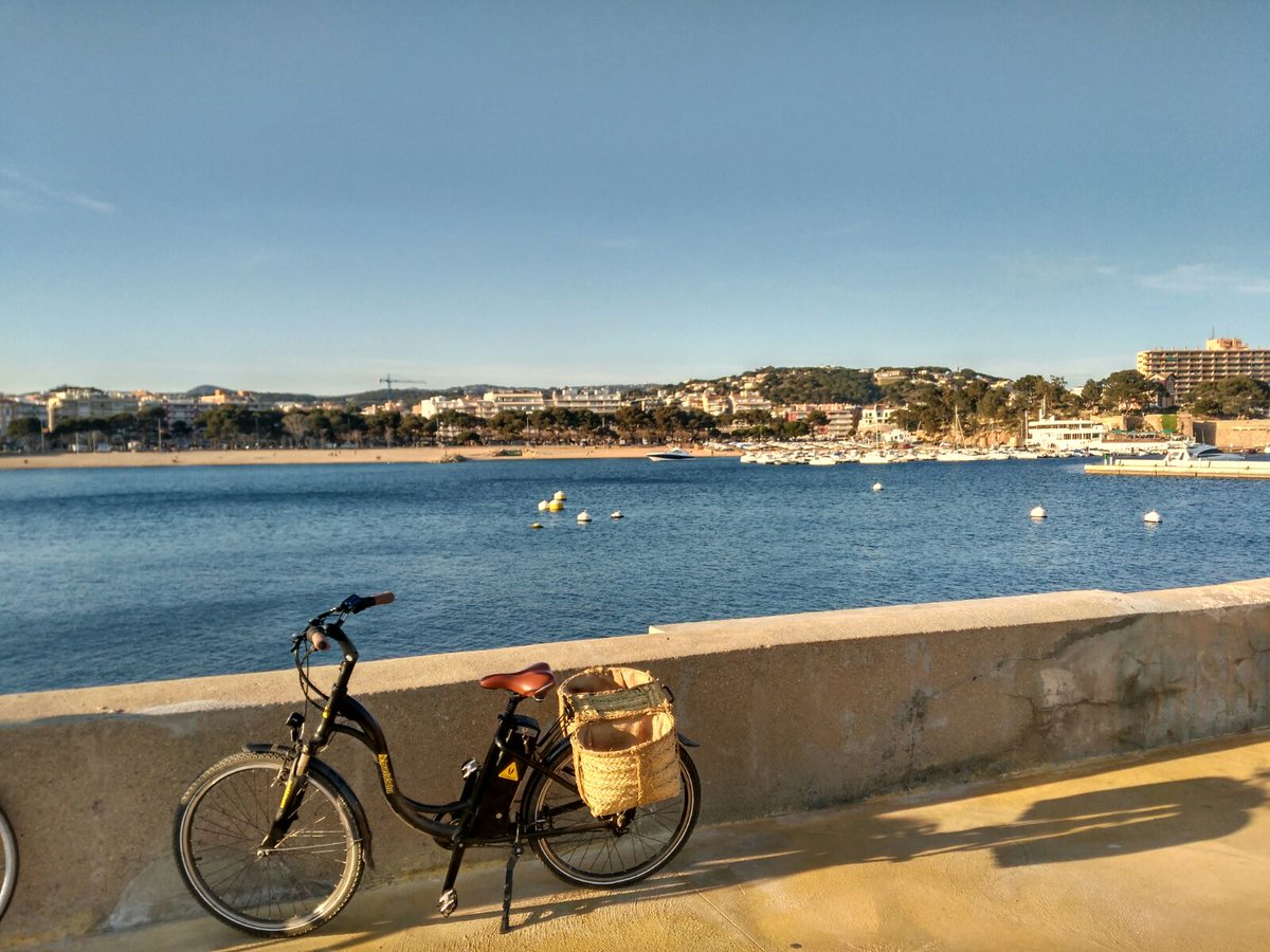 Burricleta's tweet photo. #Burriruta per la via verda de Girona a Sant Feliu de Guíxols. 40 Km de solet 🌞 i #natura 🍀Espectacular! 📞Trucan's! https://t.co/ZFu9xCJoMy https://t.co/yB3OiSbLRS