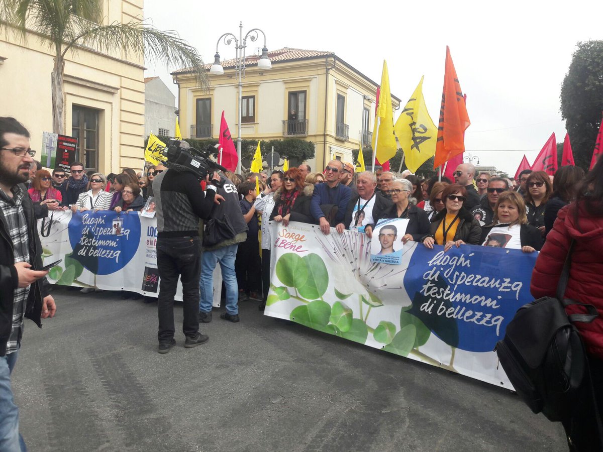 Oliverio_MarioG's tweet photo. A Locri per la marcia @libera_annclm, contro le mafie, ogni giorno. #21marzo https://t.co/xj4yKFHt0R