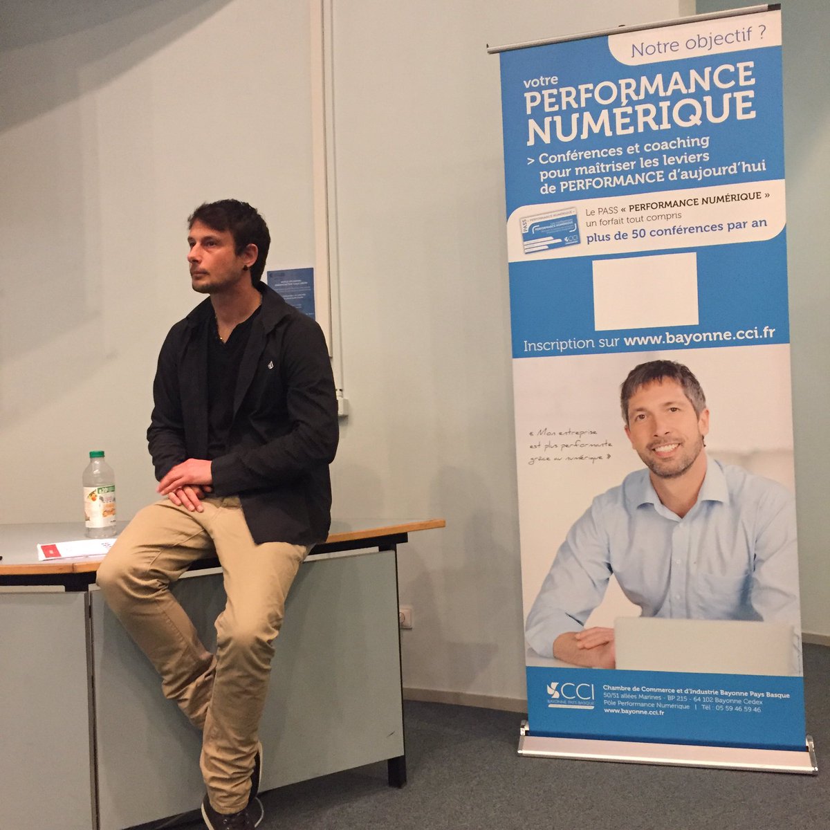 LauraCsta's tweet image. Atelier #WEBDESIGNlabs : 3 spécialistes auditent publiquement le #webdesign de plusieurs sites ! @CCIBayonnePB @performancenum #cci