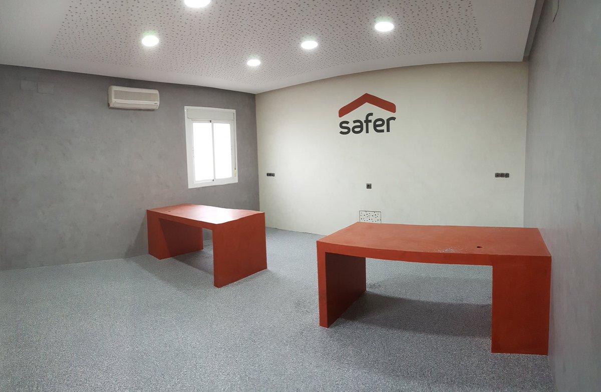 Pavimentos SikaComfort con chips.🔝 <a href="/SikaSpain/">Sika España</a>