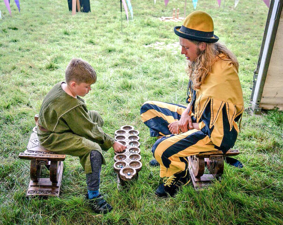 Living_Heritage's tweet photo. Bring the kids along to Thame and they can enjoy an old fashioned game. Happy #NationalPoetryDay 😏 #ThameCountryFair #FieryJack https://t.co/STT8imyMoh