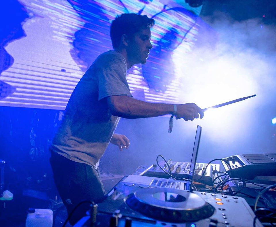 <a href="/catchingfliesuk/">CATCHING FLIES</a> is coming to India and we can't wait to experience jazz-house-ambient-world-electronic vibes: soundcloud.com/catchingfliesm… 🎹🎶⚡️😍