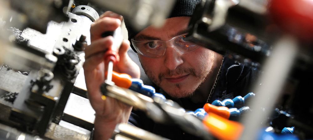 MfgGrowthP's tweet photo. #mfgbarometer highlights: Only 17% of SMEs feel Gov Industrial Strategy meets their needs #ukmfg https://t.co/R5x5IYIj29 https://t.co/GshF3LM8DK