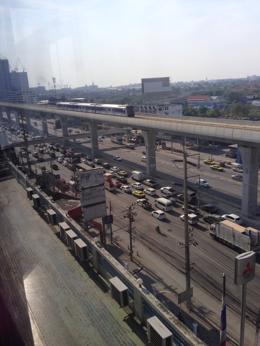 likeloei_news's tweet image. @js100radio 16:32 ถ.รัตนาธิเบศขาออก หน้ามิตซูฯรัตนา วัดบางแพรก รถติดยาวเหยียด ข้างหน้ามีอุบัติเหตุหนักแน่ๆเลี่ยงเลยครับ