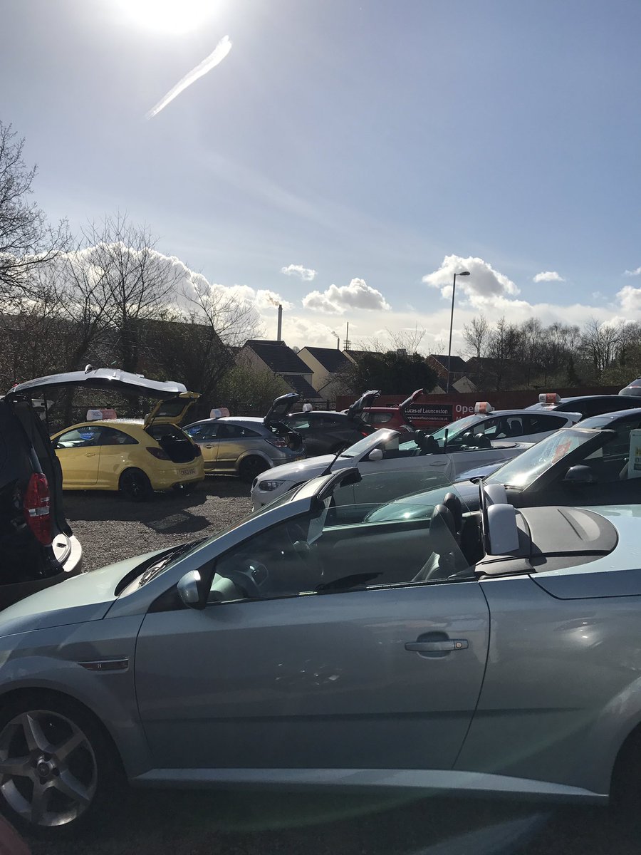 LucasLaunceston's tweet photo. Good Morning Everyone! It's a Beautiful Day here in #Pontypool #Torfaen #Gwent #Wales #RoofsOff #BootsOpen #Ready 👍 https://t.co/aGwjmHtbra