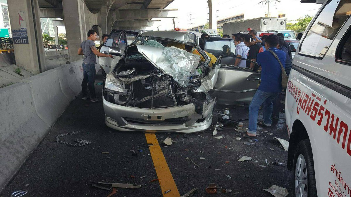 js100radio's tweet image. 16:38 อุบัติเหตุ ถ.เทพรัตน ขาเข้า ที่กม.3 ก่อนถึง รพ.ไทยนครินทร์ รถเทรลเลอร์ชนกับเก๋ง บาดเจ็บ 3 คน จนท.กำลังดำเนินการ

Cr.ร่วมกตัญญู