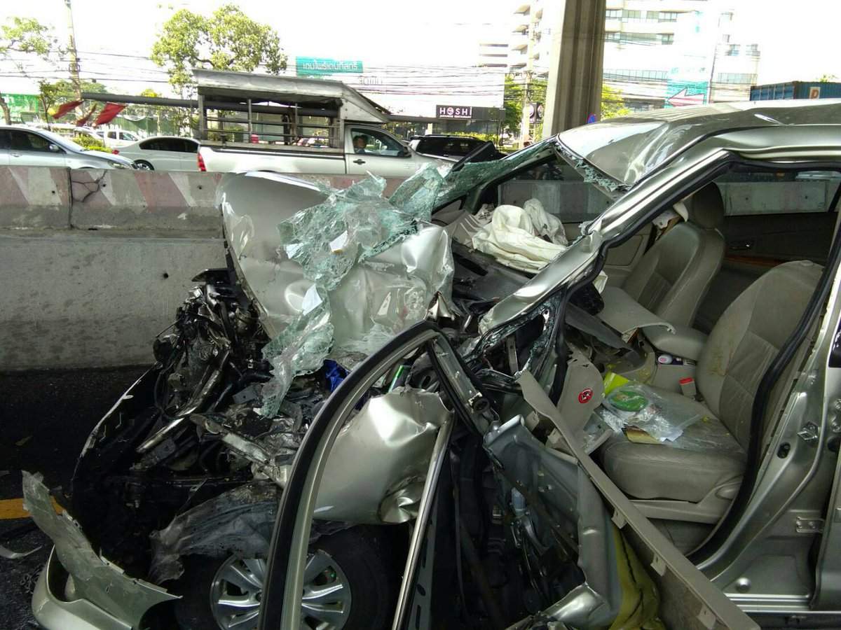 js100radio's tweet image. 16:38 อุบัติเหตุ ถ.เทพรัตน ขาเข้า ที่กม.3 ก่อนถึง รพ.ไทยนครินทร์ รถเทรลเลอร์ชนกับเก๋ง บาดเจ็บ 3 คน จนท.กำลังดำเนินการ

Cr.ร่วมกตัญญู