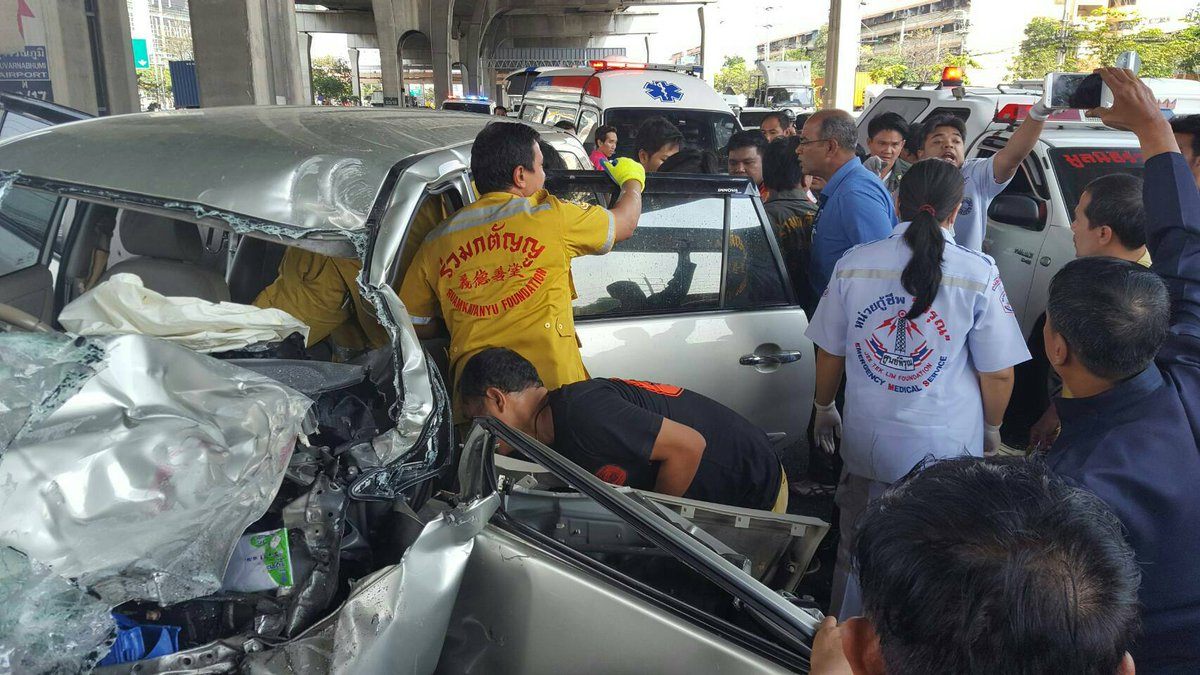 js100radio's tweet image. 16:38 อุบัติเหตุ ถ.เทพรัตน ขาเข้า ที่กม.3 ก่อนถึง รพ.ไทยนครินทร์ รถเทรลเลอร์ชนกับเก๋ง บาดเจ็บ 3 คน จนท.กำลังดำเนินการ

Cr.ร่วมกตัญญู