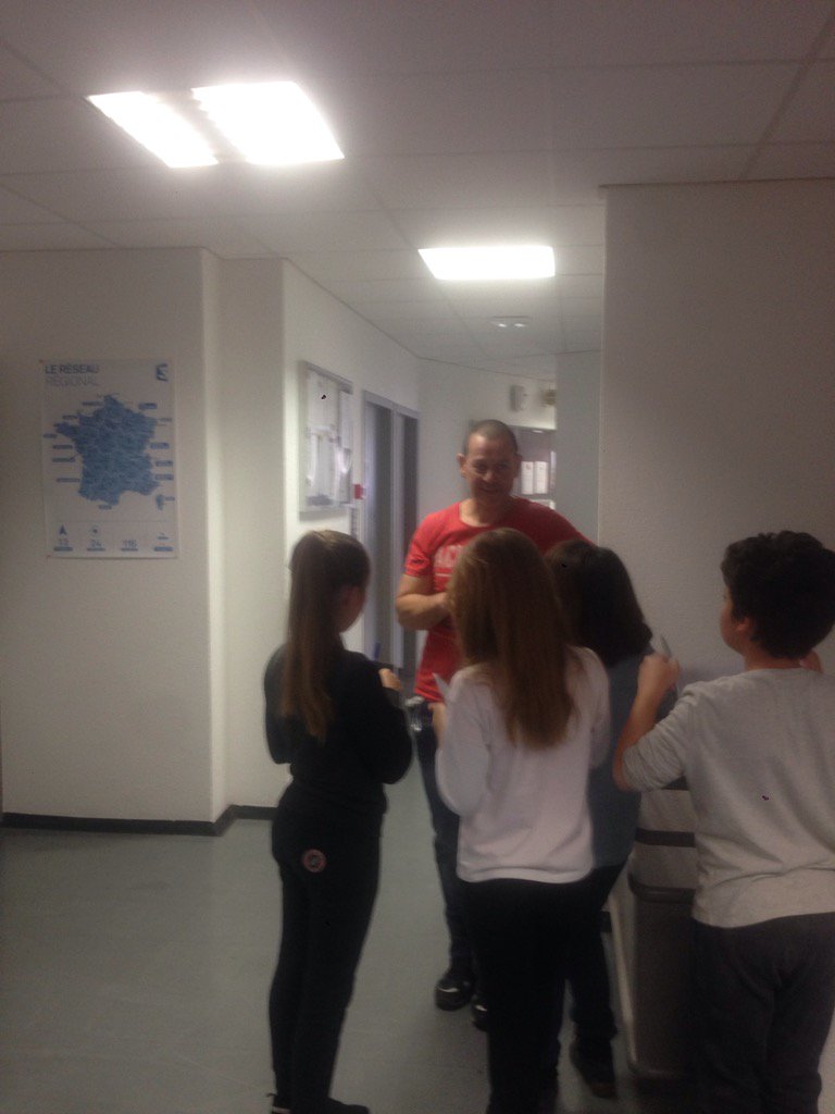 OCCE2B's tweet photo. #SPME2017 les élèves de CM2 de l'école Simone Peretti (Biguglia) à France3 Corse Via Stella https://t.co/7cDrCvmZHR