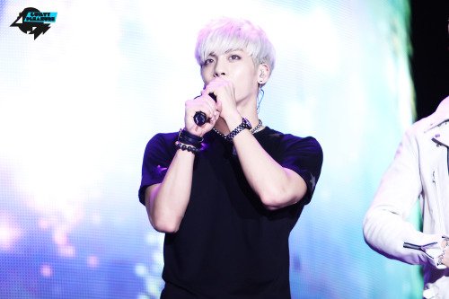 archivejonghyun's tweet photo. 130524 https://t.co/x957YjaO85