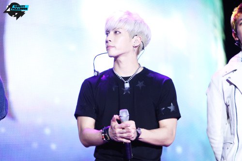 archivejonghyun's tweet photo. 130524 https://t.co/x957YjaO85