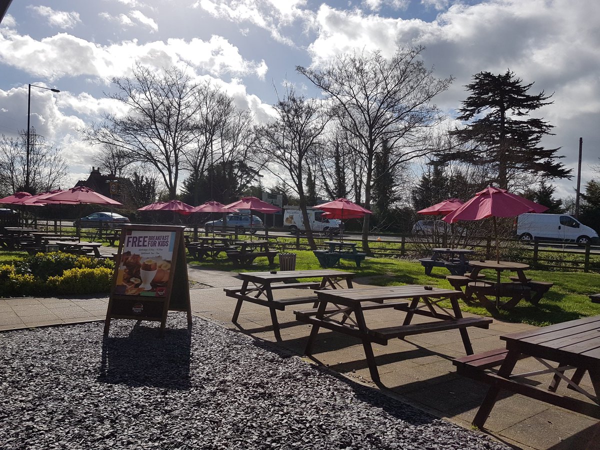 Apparently it's snowing in Scotland!??!? Not here... ☉☉☉ #fitforsummer <a href="/hawkeye1070/">Ian Hawkswood</a> <a href="/kirtkeza/">Kerry</a> <a href="/jamgeo15/">DK@brittewkesbury</a> <a href="/elmburyIRT/">ElmburyLodgeIRT</a> <a href="/hannahfaceee/">Hannah Willis</a>