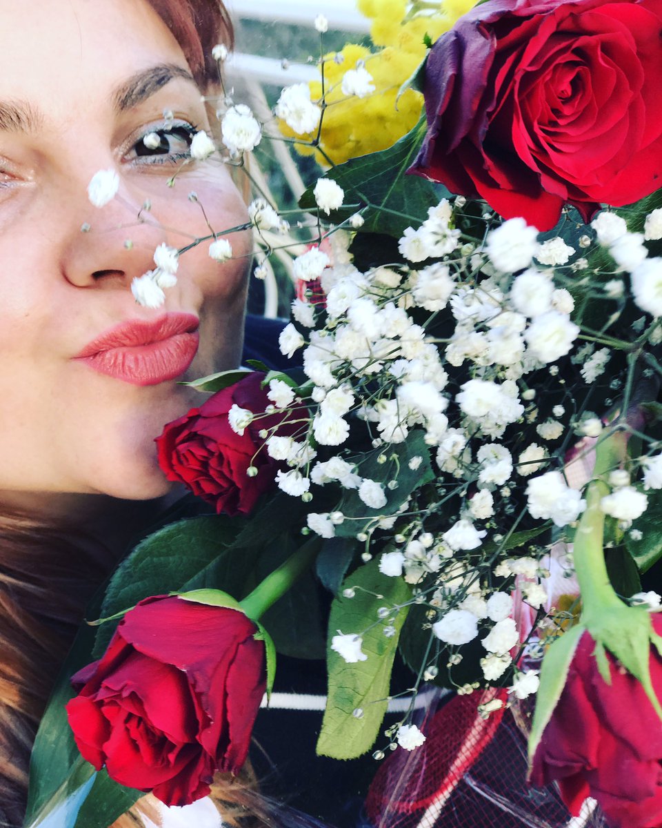 Gika_Song's tweet photo. #buona #primavera a tutti ! #fiori #rose #mimose #ladygika #songwriter #primavara #fericita #lady #gika https://t.co/2GDFaYOSVM