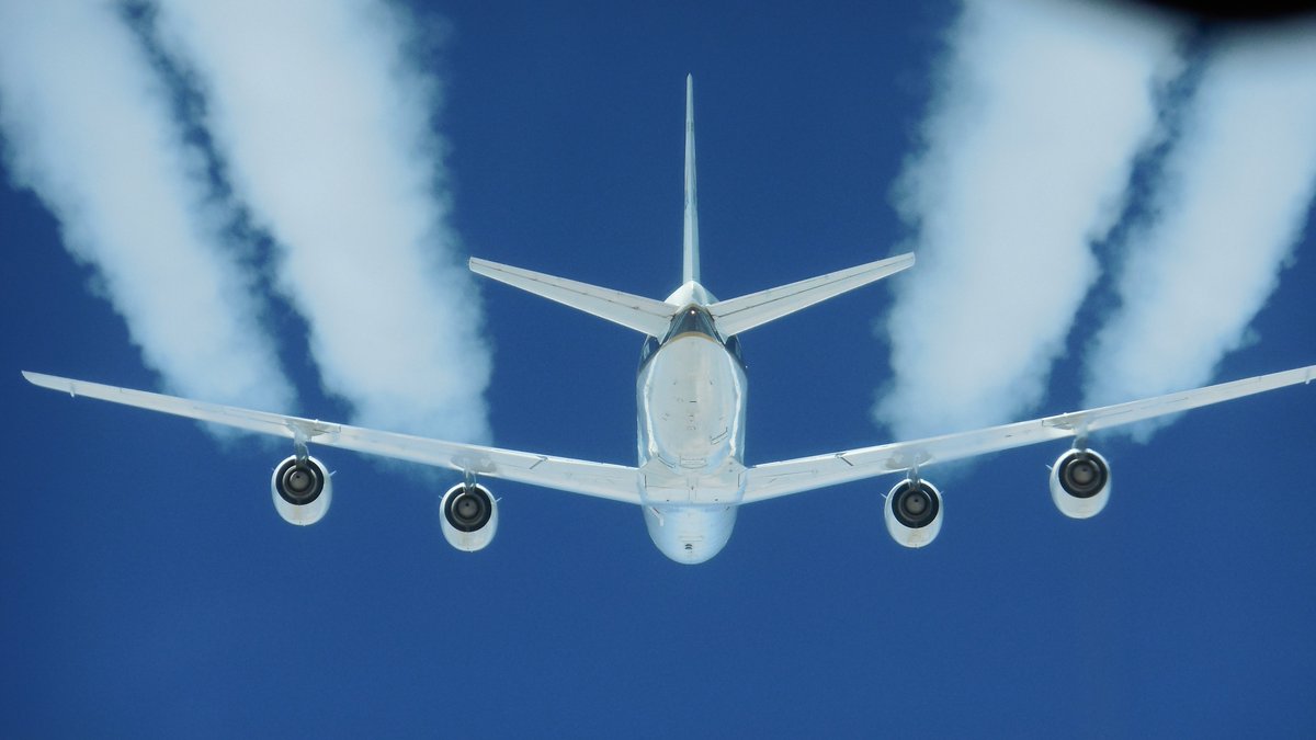 Space360HQ's tweet photo. New study confirms using biofuels in jet engines reduces particle emissions in exhaust by as much as 50 to 70% https://t.co/9rsJ4PMPbS https://t.co/jpdBhmTKbc