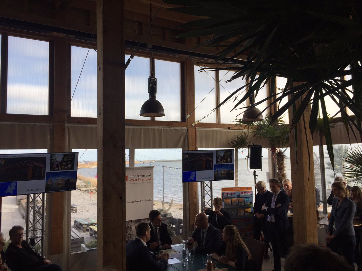 Te gast bij <a href="/OranjeBuiten/">Oranje Buiten</a> in Hoorn. Een heus strandpaviljoen aan het Markermeer!