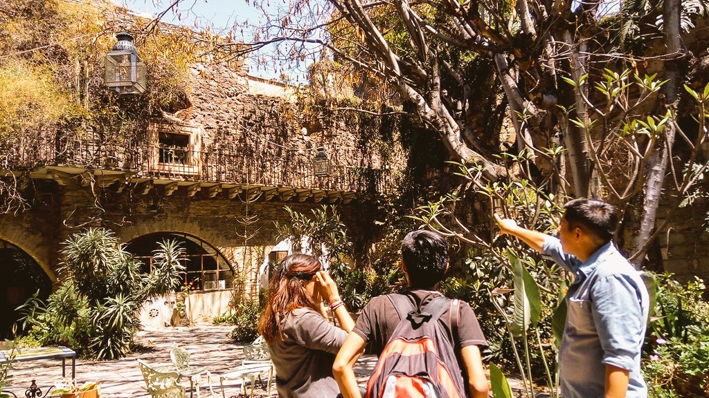 las_candelarias's tweet photo. Ayer fue ultimo día de scouting🎒🔋📝 #TeamCandelarias nos topamos con @SimoneRetratos #Shorthfilm #FilmMakers Encontramos un lugar !💜#Gto https://t.co/JnFt0HCSJA