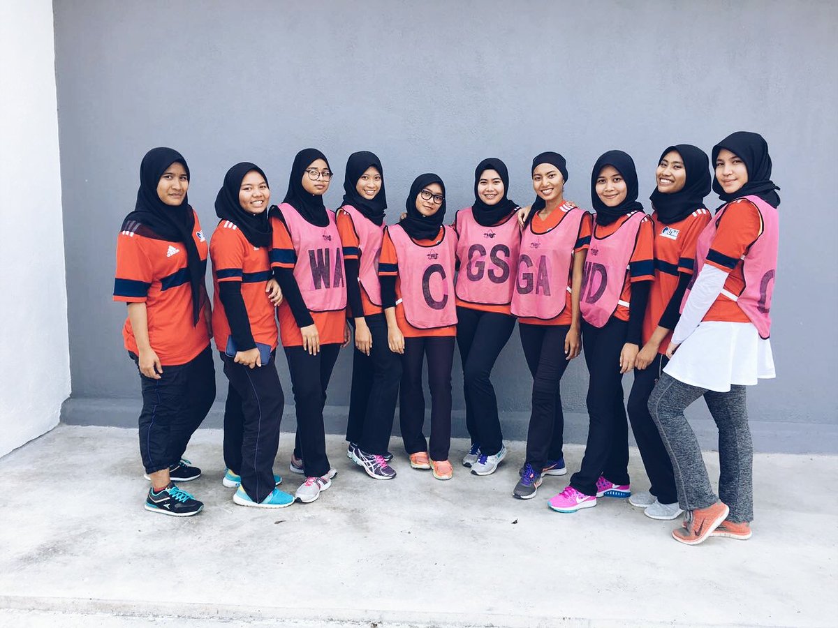 UTeM_Netballers's tweet photo. THROWBACK GIRLS TEAM
2nd Upsi Internasional Netball Championship 
11-12 March 2017 https://t.co/WU29THstQy