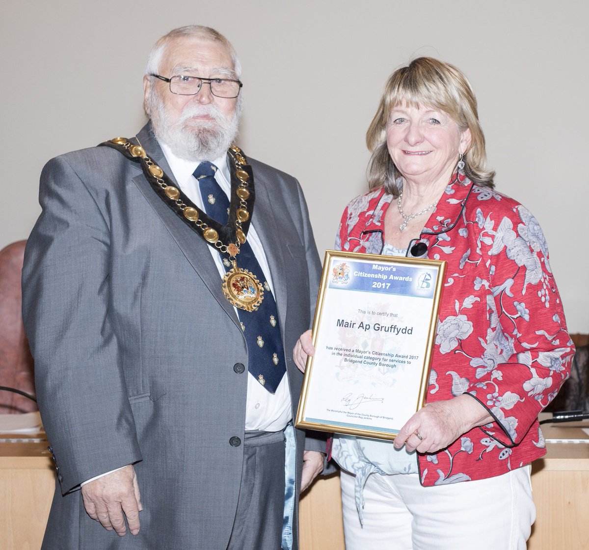 BridgendCBC's tweet photo. Mair Ap Gruffydd, the Mair behind @MairsWalk, received her #MCABridgend in recognition of her outstanding fundraising for @Velindre. https://t.co/q83Ef9JZiK