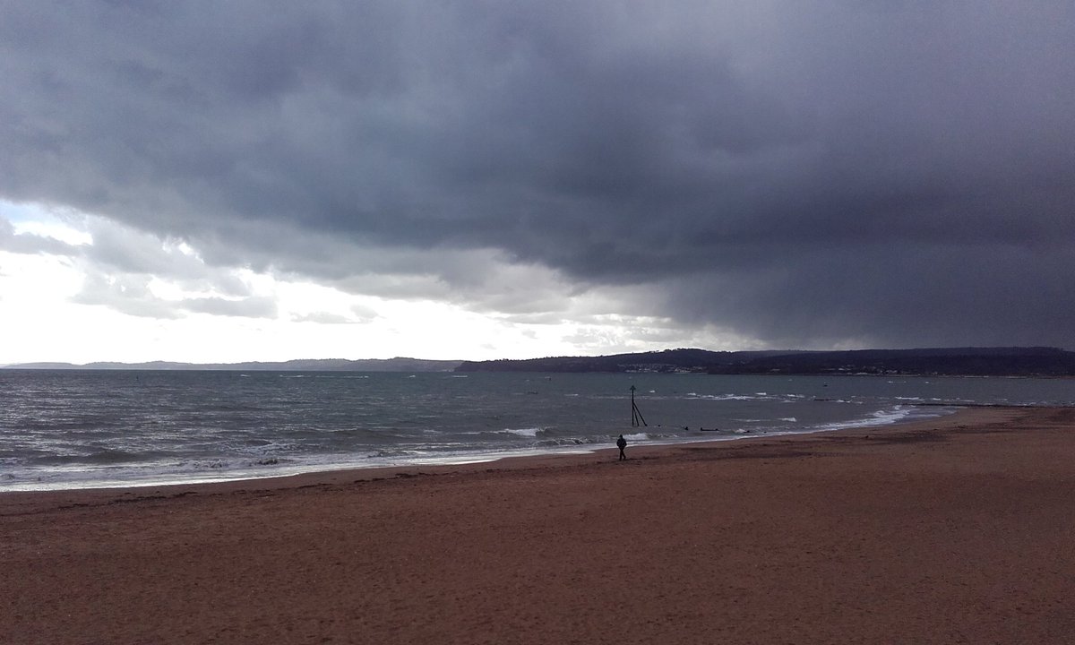 CurateDurrant's tweet photo. Ominous gloom over Exmouth seafront, before the hail stones fell! #DayOff #LetsGetBackInTheCar https://t.co/7CNouojQQm