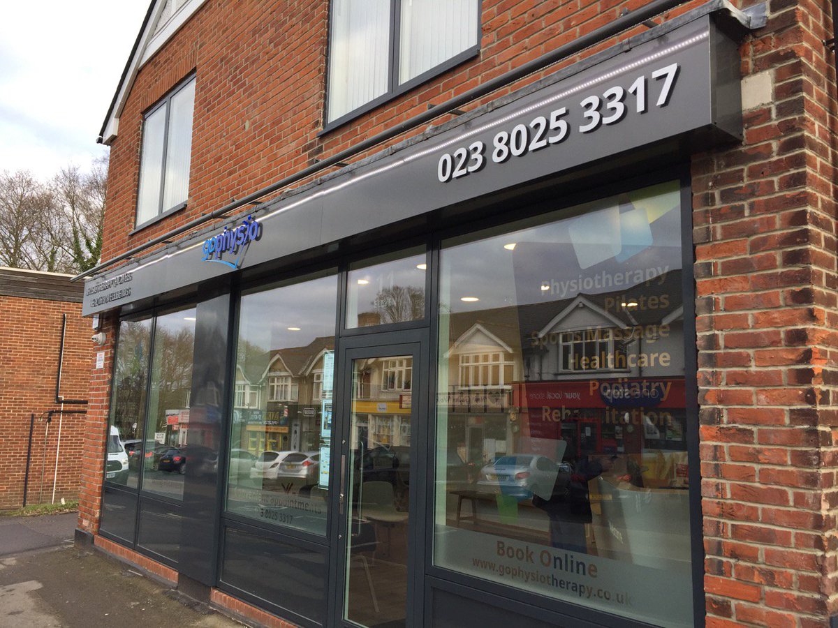 MintSigns's tweet image. #gophysio #shopfront #fasciasign with full coverage vinyled sign tray and #lasercut #flatcutlettering logo &amp;amp; details with #LEDtroughlight