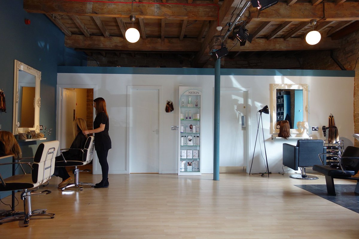 vervehairloss's tweet photo. Our converted warehouse studio with 3 private fitting rooms for #hairloss #hairreplacement #hairpiece #wigs #hairintegration clients https://t.co/NLndowWd90