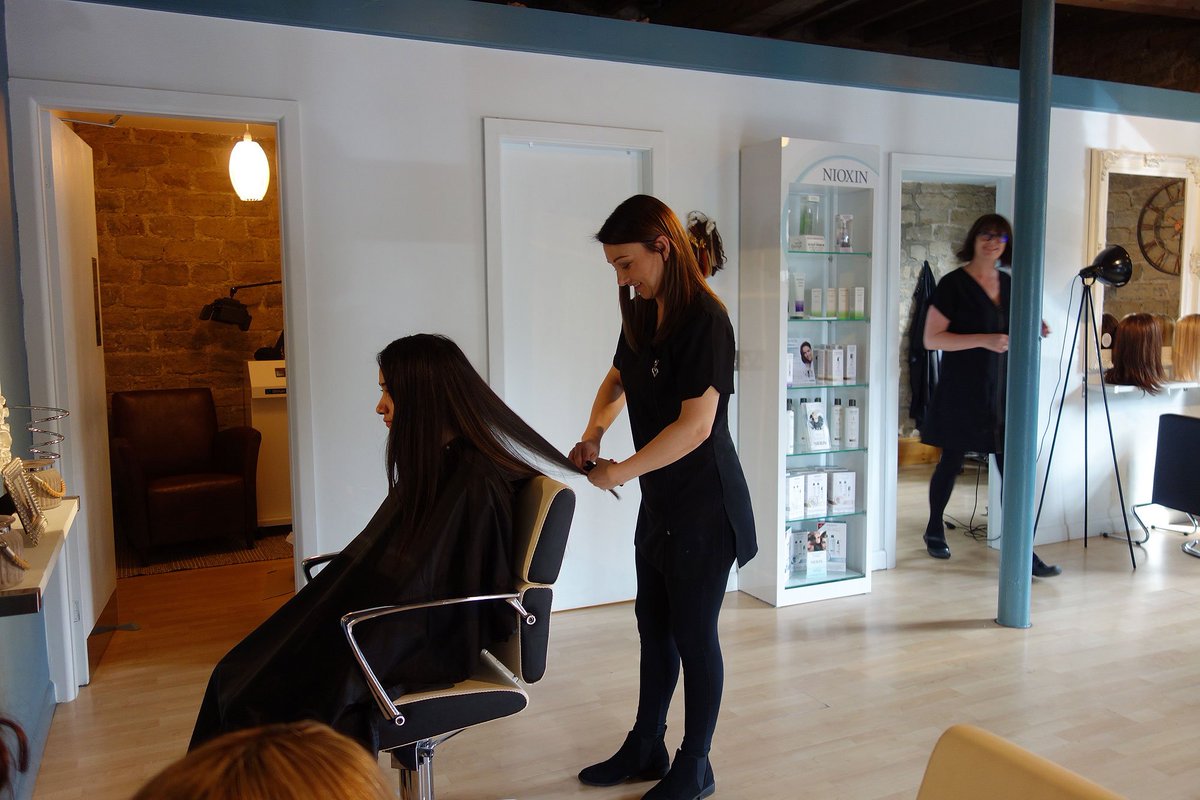 vervehairloss's tweet photo. Our converted warehouse studio with 3 private fitting rooms for #hairloss #hairreplacement #hairpiece #wigs #hairintegration clients https://t.co/NLndowWd90