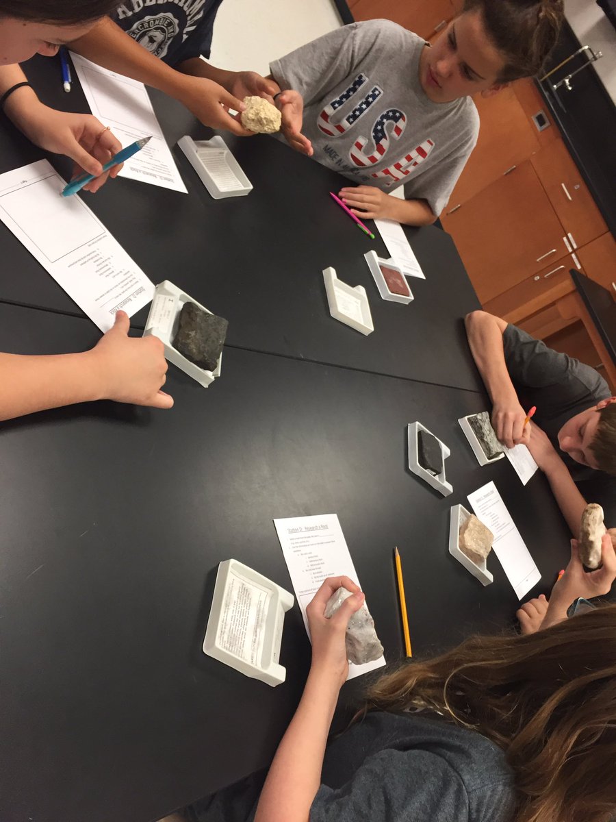 missjearly's tweet photo. Perot geologic outreach program today! 1st block #sciencerocks #grantinaction @olsonotters https://t.co/izFQZxcbAi