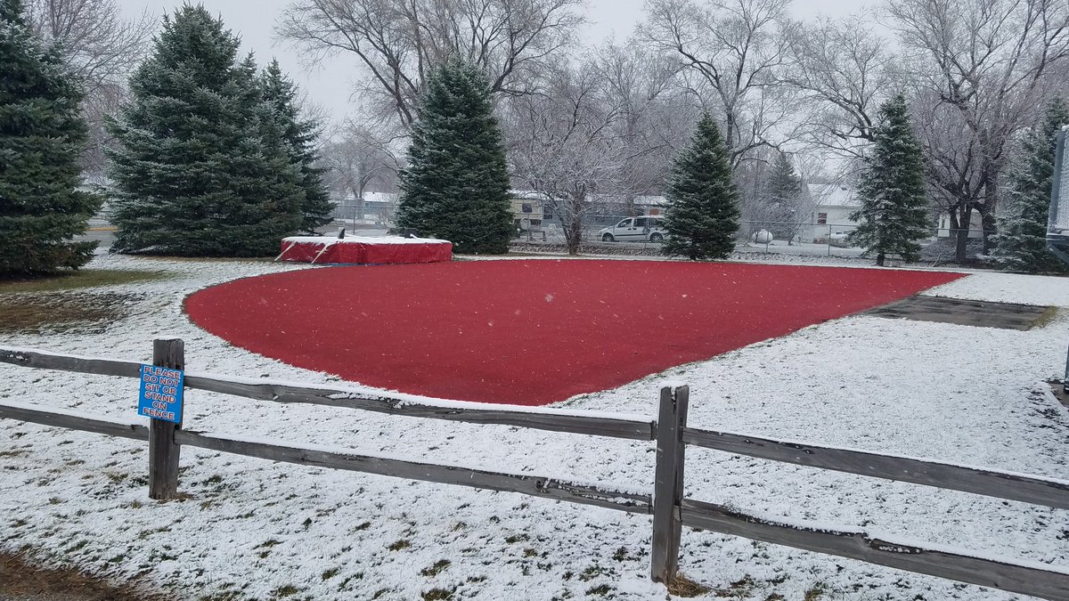 PudwillByron's tweet photo. Bon Homme track today. 1st track meet of the year... thank goodness, it's at the dome! #snowsux https://t.co/xv3czBC2QU