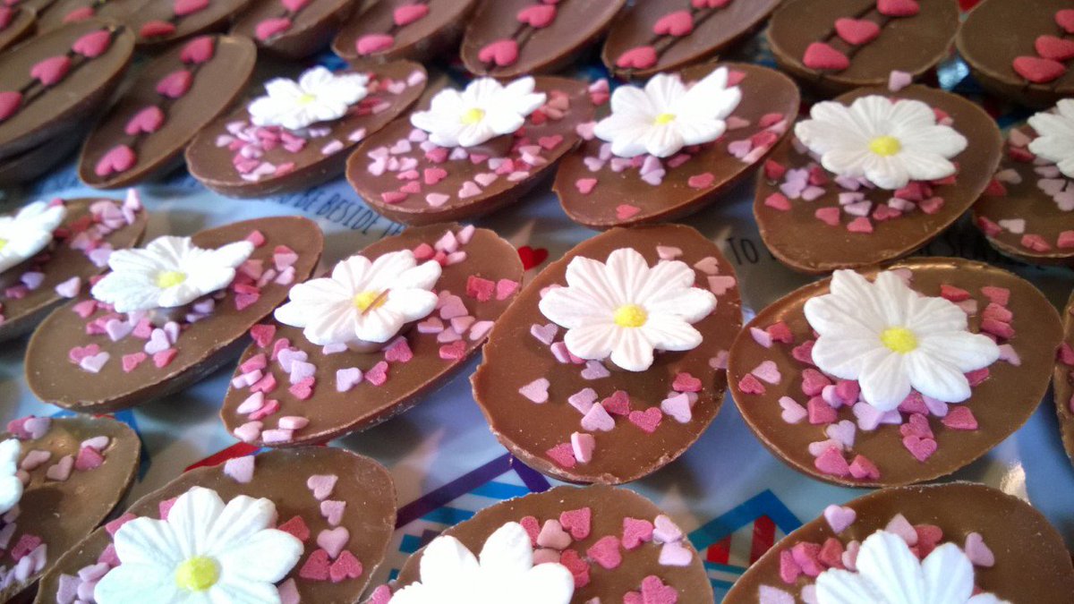 New Easter treats have made their way into Lllovely #HatchingChicks #EggHalves #Sheep! <a href="/AudlemOnline/">AudlemOnline</a> @NantChristie @AudlemLass <a href="/AudlemCW3/">Audlem CW3</a> RT