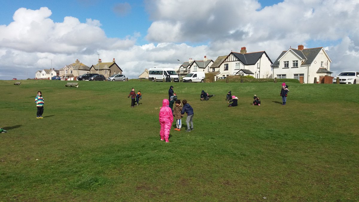 stmarysulv's tweet photo. Year 4 enjoying Wild Music on windy Walney with Amy @PlayfulNature https://t.co/cPXfst3Gmk