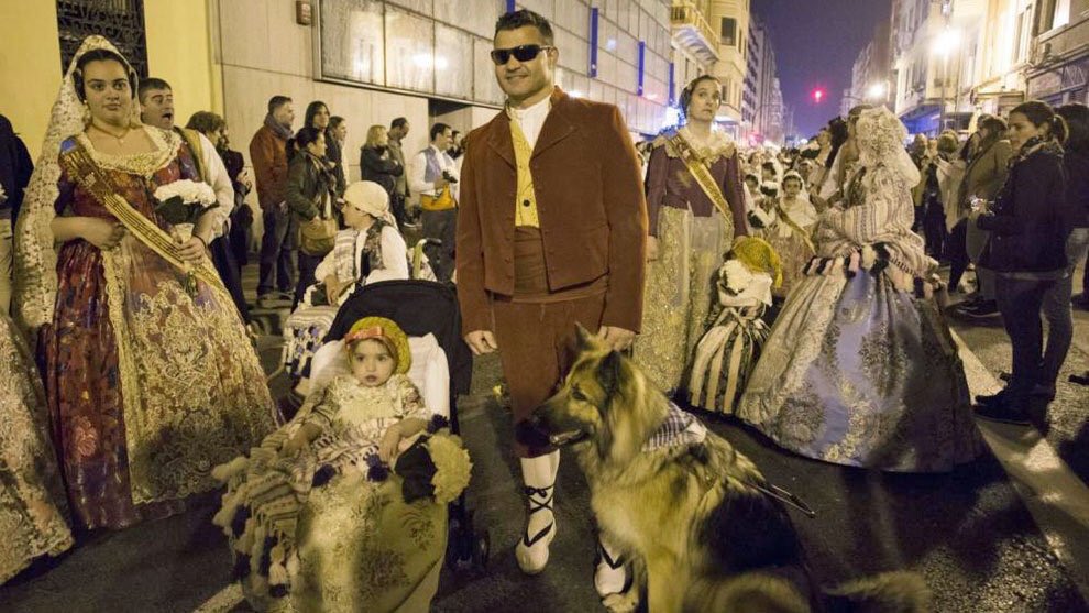 DavidCasinos's tweet image. Así me lo pase en las #Fallas2017 #Ofrenda @Falla_Segrelles os lo cuento desde  marca.com/blogs/todos-lo…