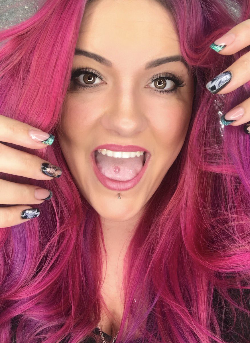 GlamourLengths's tweet photo. Random moment loving my hair using @Kenra_Haircare NEONS oh &amp; of cause my @Guy_Tang nails you can sneakily see here 😍 #guytang # #NEON #pink https://t.co/MdEXWNMjSa