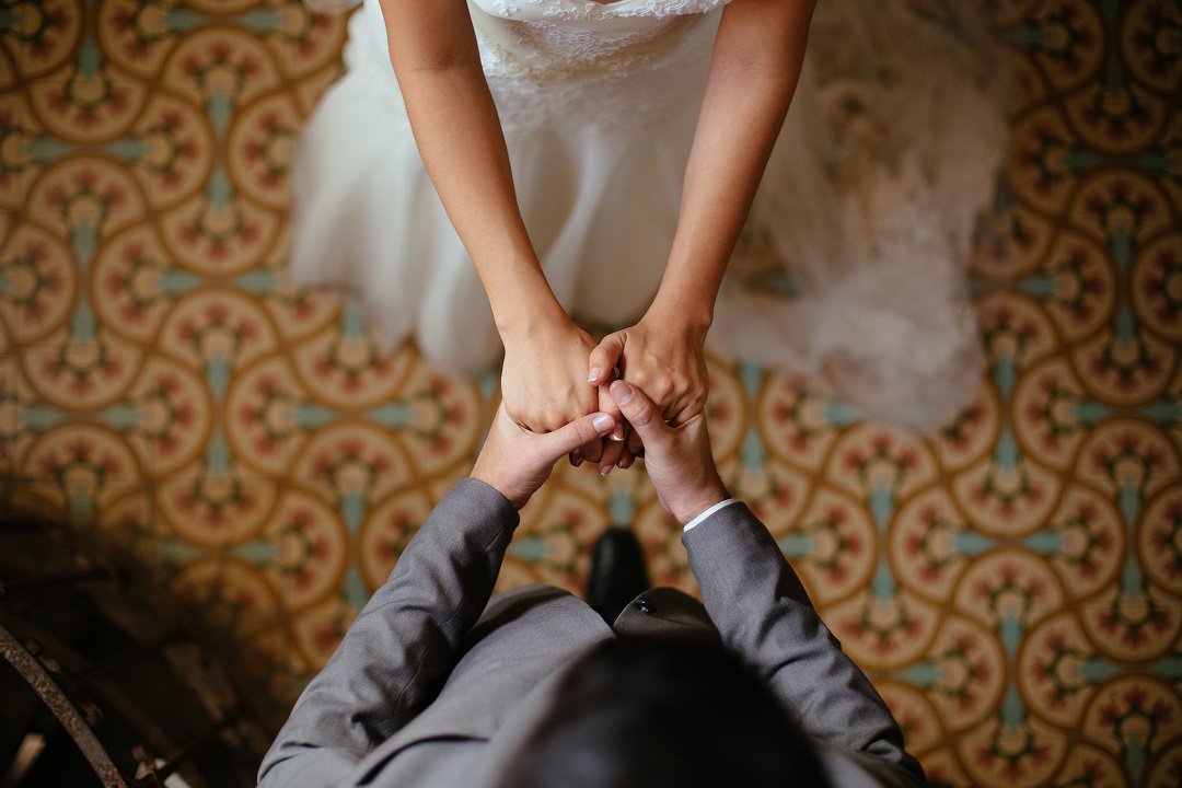FeminaCh's tweet photo. «Se préparer intérieurement avant le #mariage est vital». Retrouvez l'interview de Carolina Costa --> https://t.co/0TGG9IY3gV @PasteureCosta https://t.co/LYvs3pTKWM