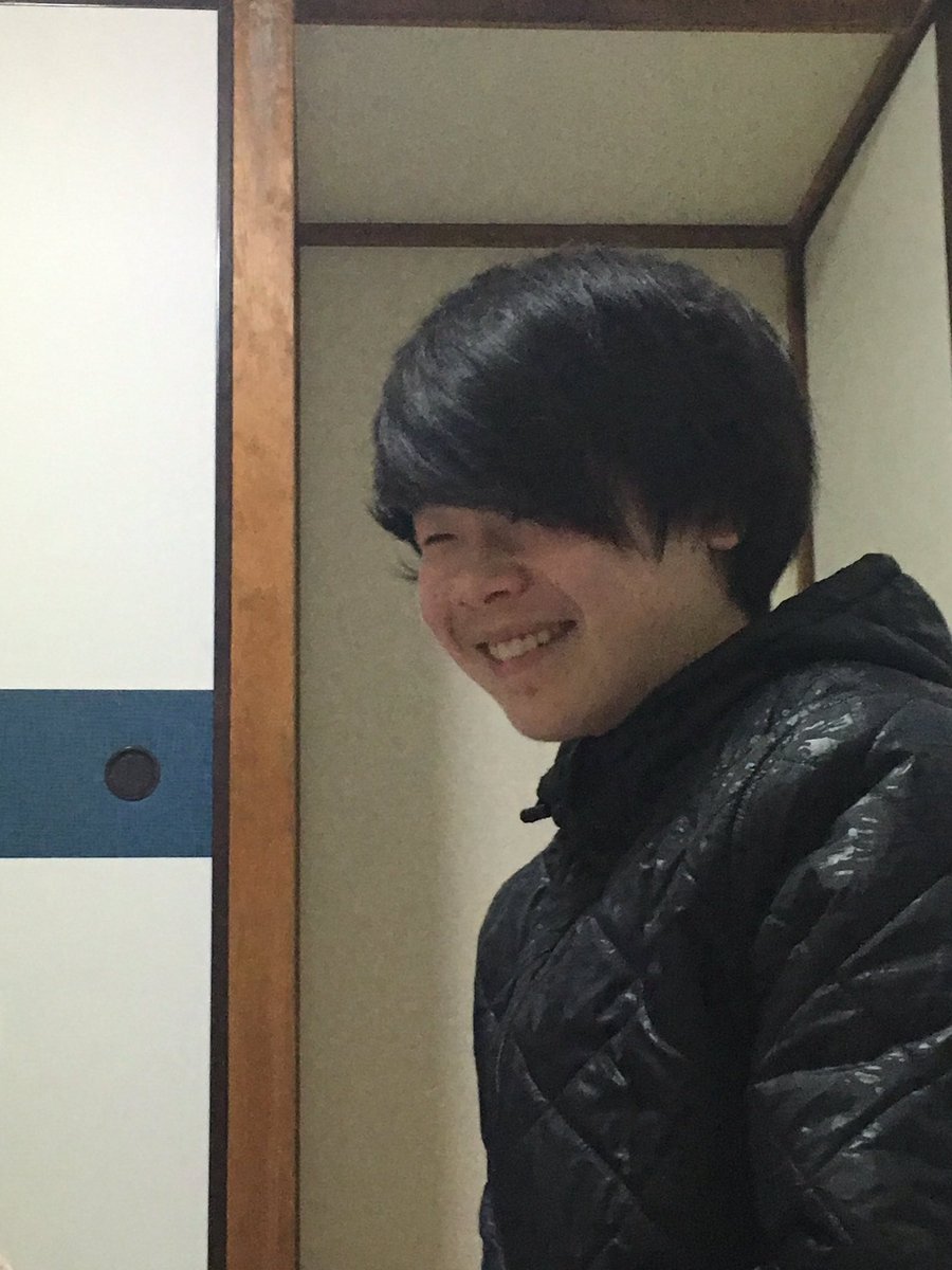 KenXJR400's tweet photo. なんか、こいつ髪型ヘルメット。 https://t.co/LkXoszdUk2